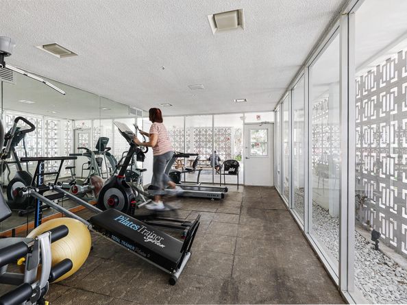 3010 NE 16th Ave 405, Oakland Park FL 33334