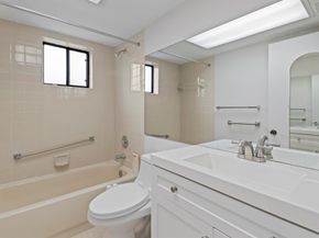 5100 Las Verdes Circle 119, Delray Beach FL 33484