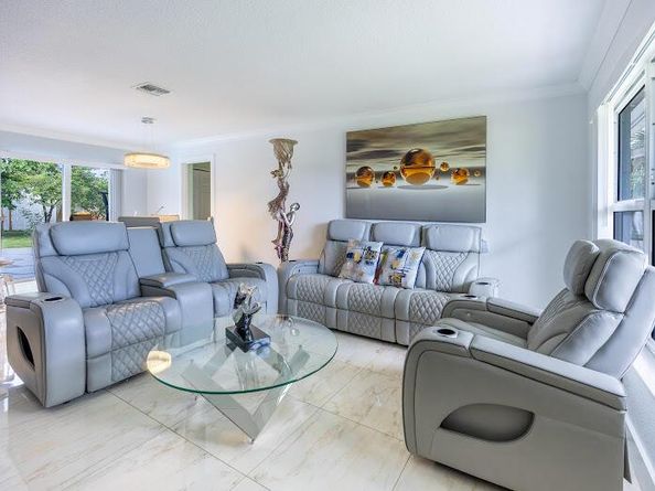 253 Davis Road, Palm Springs FL 33461