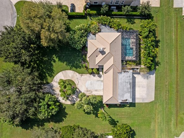 15555 Hawker Ln, Wellington FL 33414