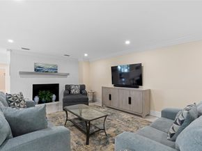 15555 Hawker Ln, Wellington FL 33414