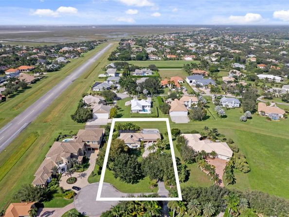 15555 Hawker Ln, Wellington FL 33414