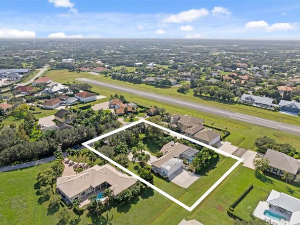 15555 Hawker Ln, Wellington FL 33414