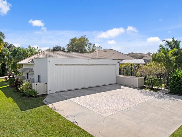 15555 Hawker Ln, Wellington FL 33414