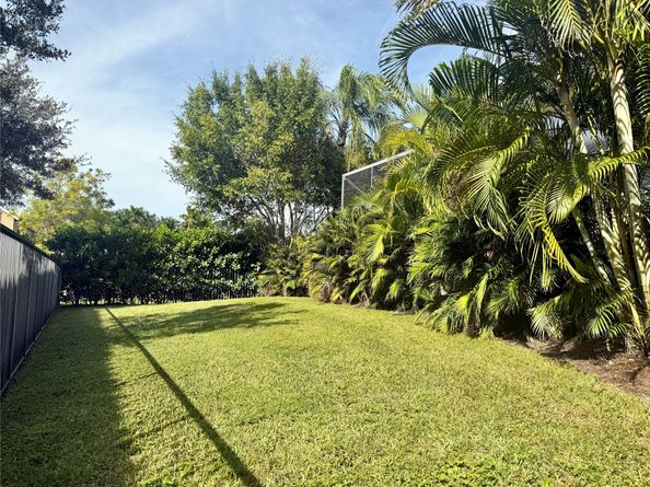 15555 Hawker Ln, Wellington FL 33414