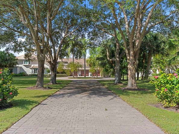 15555 Hawker Ln, Wellington FL 33414