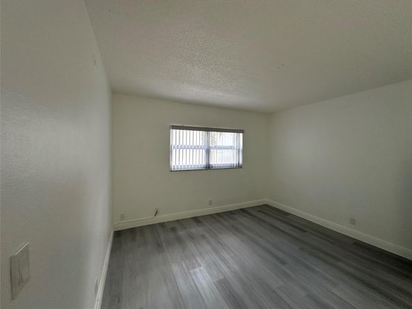 651 Pine Dr 204, Pompano Beach FL 33060