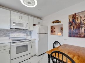 9421 Sunrise Lakes Blvd 206, Sunrise FL 33322