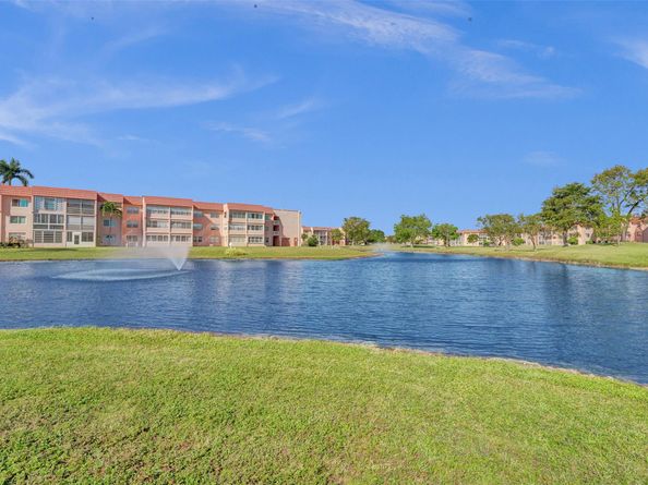 9421 Sunrise Lakes Blvd 206, Sunrise FL 33322