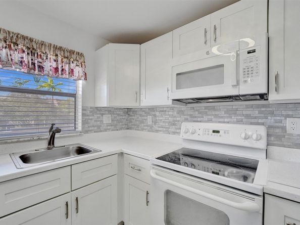 9421 Sunrise Lakes Blvd 206, Sunrise FL 33322