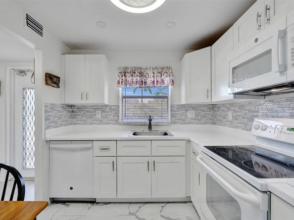 9421 Sunrise Lakes Blvd 206, Sunrise FL 33322