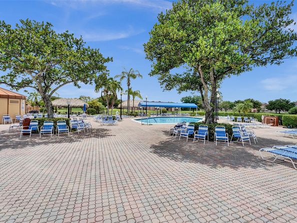 9421 Sunrise Lakes Blvd 206, Sunrise FL 33322