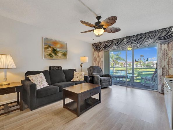 9421 Sunrise Lakes Blvd 206, Sunrise FL 33322