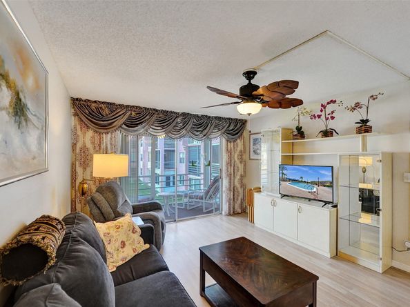 9421 Sunrise Lakes Blvd 206, Sunrise FL 33322