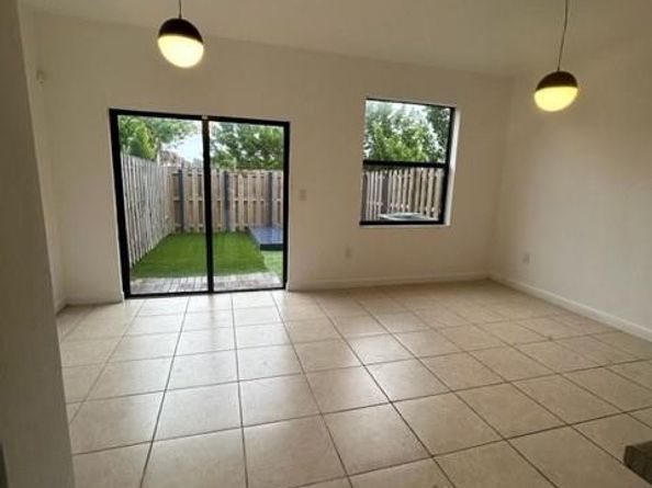 20623 NE 7th Pl, Miami FL 33179