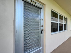 102 Coventry E 102, West Palm Beach FL 33417
