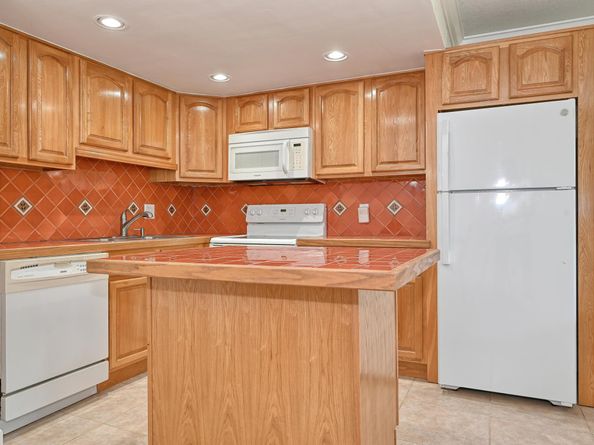 102 Coventry E 102, West Palm Beach FL 33417