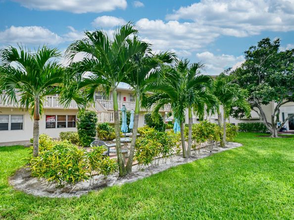 102 Coventry E 102, West Palm Beach FL 33417