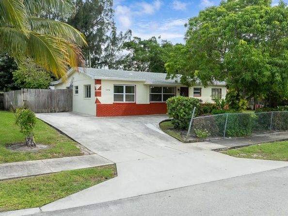 1498 NW 1st Street, Boynton Beach FL 33435