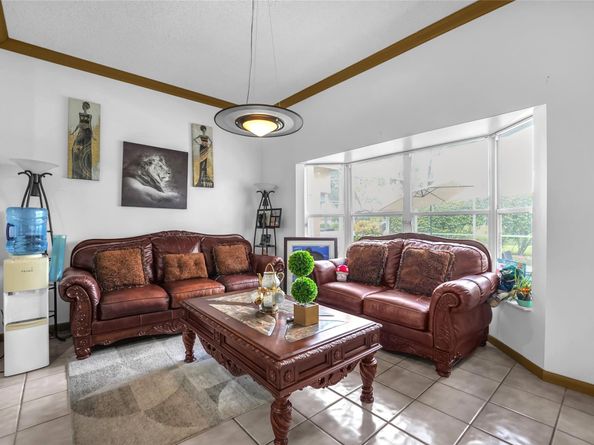 7701 Highlands Cir, Margate FL 33063