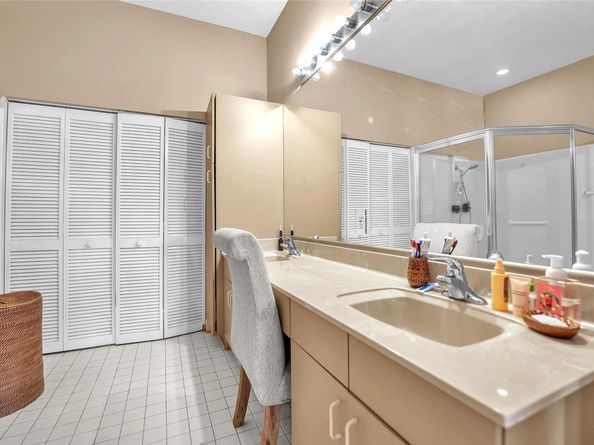 7701 Highlands Cir, Margate FL 33063