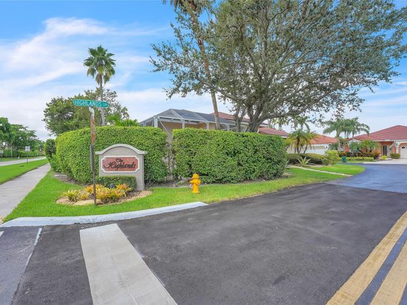 7701 Highlands Cir, Margate FL 33063