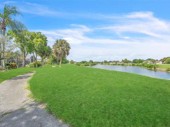 7701 Highlands Cir, Margate FL 33063