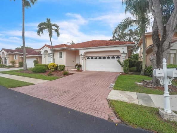 7701 Highlands Cir, Margate FL 33063