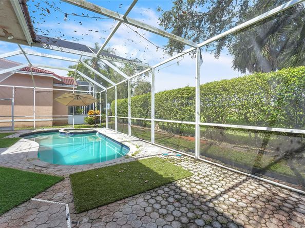 7701 Highlands Cir, Margate FL 33063
