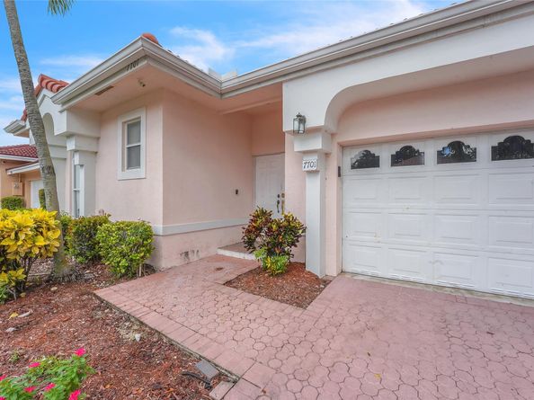 7701 Highlands Cir, Margate FL 33063
