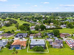 4906 N Travelers Palm Ln, Tamarac FL 33319