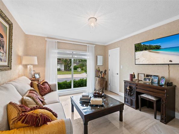 4906 N Travelers Palm Ln, Tamarac FL 33319