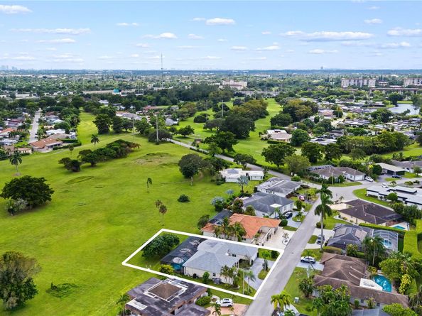 4906 N Travelers Palm Ln, Tamarac FL 33319