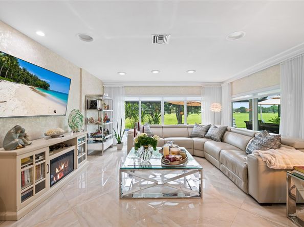 4906 N Travelers Palm Ln, Tamarac FL 33319