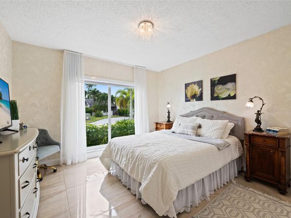 4906 N Travelers Palm Ln, Tamarac FL 33319