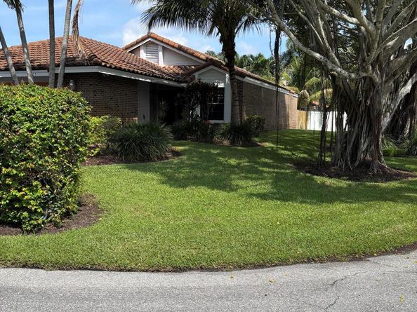 4105 NW 1st Court, Delray Beach FL 33445