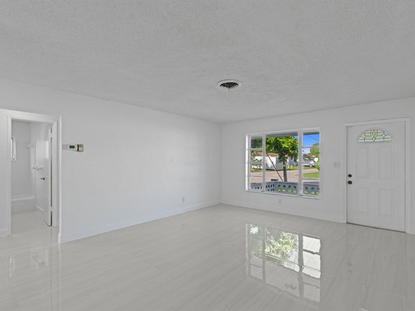 4300 NW 45th Terrace, Lauderdale Lakes FL 33319