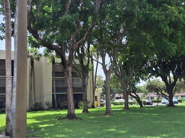5220 Las Verdes Circle 304, Delray Beach FL 33484