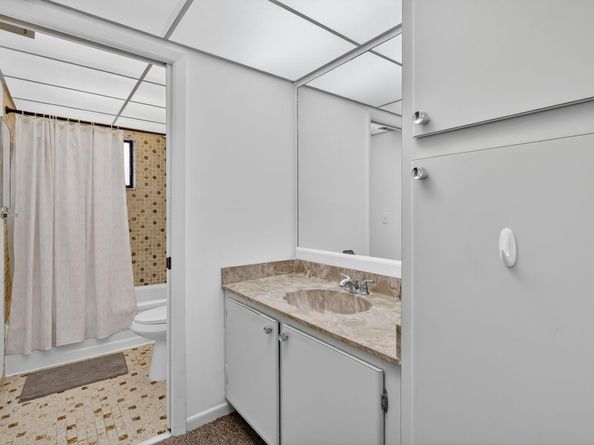 5220 Las Verdes Circle 304, Delray Beach FL 33484