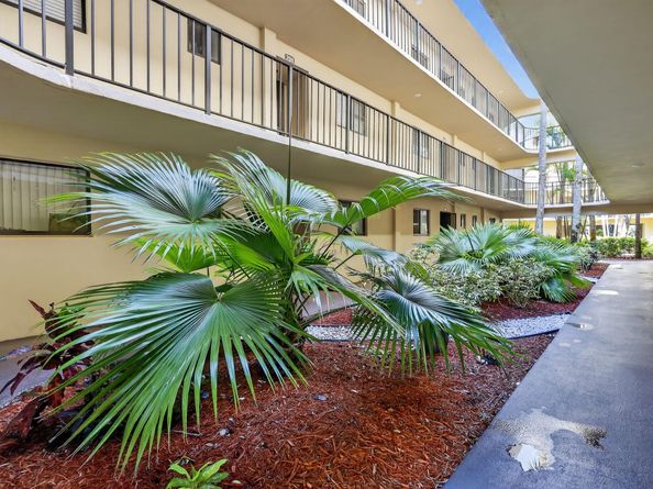 5220 Las Verdes Circle 304, Delray Beach FL 33484