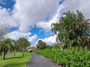 5220 Las Verdes Circle 304, Delray Beach FL 33484