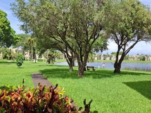 5220 Las Verdes Circle 304, Delray Beach FL 33484