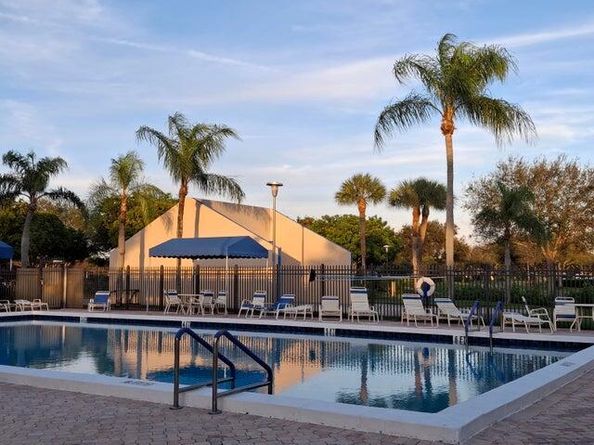 5220 Las Verdes Circle 304, Delray Beach FL 33484