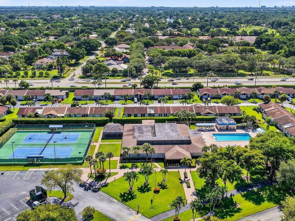 5220 Las Verdes Circle 304, Delray Beach FL 33484