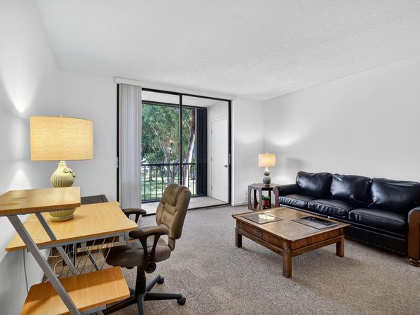 5220 Las Verdes Circle 304, Delray Beach FL 33484