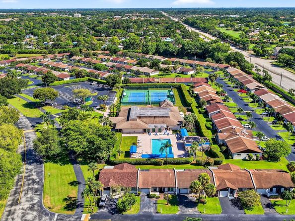 5220 Las Verdes Circle 304, Delray Beach FL 33484