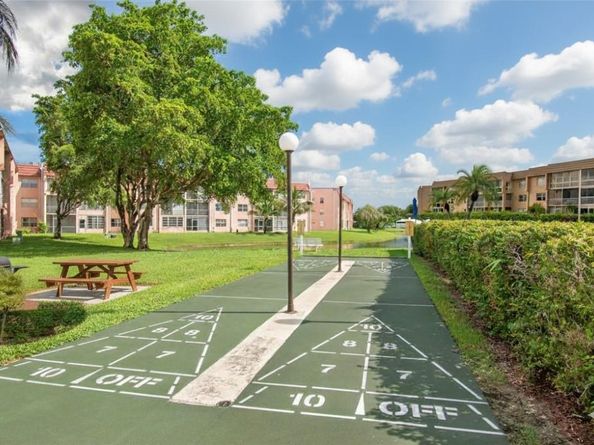 9460 Sunrise Lakes Blvd 202, Sunrise FL 33322