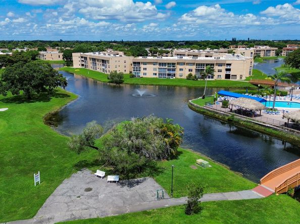 9460 Sunrise Lakes Blvd 202, Sunrise FL 33322