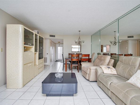 9460 Sunrise Lakes Blvd 202, Sunrise FL 33322