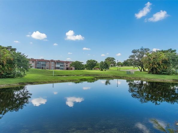 9460 Sunrise Lakes Blvd 202, Sunrise FL 33322